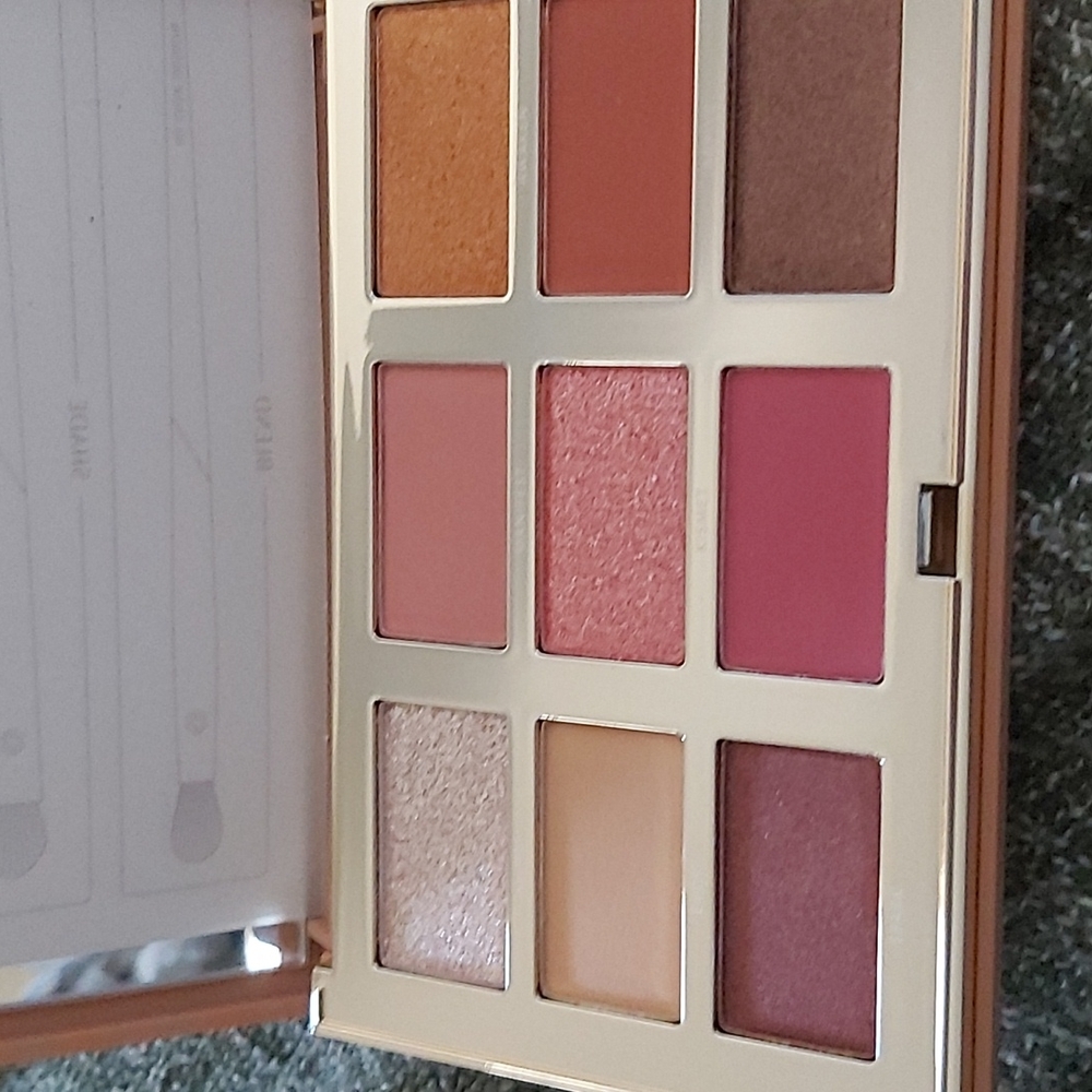 Complex Culture eyeshadow Palette